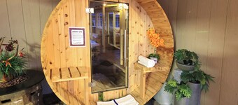 Beachwood Condos& Resort, Pool Side Condo with 2 Queen Beds & Kitchen near beach