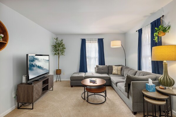 TV, table football, computer monitors - New! Introductory Rate! Modern 2-bedroom Retreat in MORA, great location!! (Charlotte)