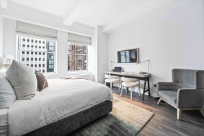 1 Schlafzimmer, Schreibtisch, Bügeleisen/Bügelbrett, Reisekinderbett