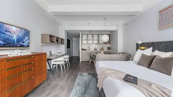 1 habitación, escritorio, tabla de planchar con plancha y wifi