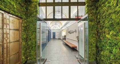 17John: Presidential King Suite with Sofa Bed