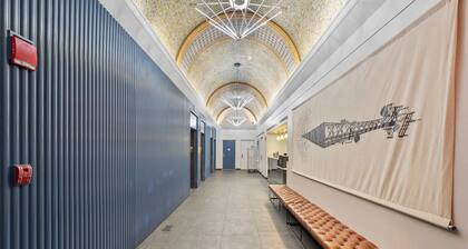 17John: Executive King Suite with Sofa Bed