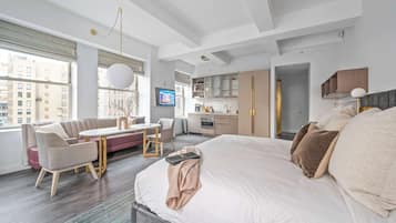 1 habitación, escritorio, tabla de planchar con plancha y wifi