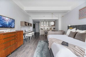 1 bedroom, desk, iron/ironing board, WiFi