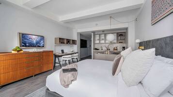 1 habitación, escritorio, tabla de planchar con plancha y wifi