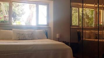 3 bedrooms, desk, travel crib, free WiFi