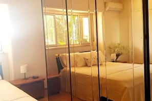 3 bedrooms, desk, travel cot, free WiFi
