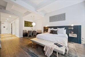 1 Schlafzimmer, Schreibtisch, Bügeleisen/Bügelbrett, Reisekinderbett