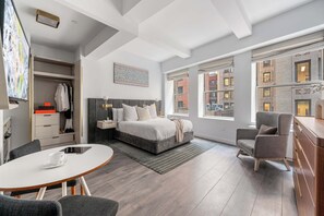 1 Schlafzimmer, Schreibtisch, Bügeleisen/Bügelbrett, Reisekinderbett