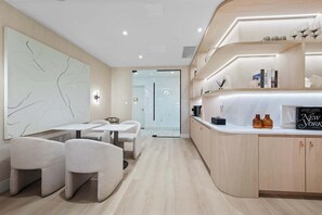 Dining - 17John: Classic Queen Studio Apartment (New York)