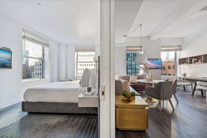 1 Schlafzimmer, Schreibtisch, Bügeleisen/Bügelbrett, Reisekinderbett