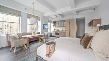 1 habitación, escritorio, tabla de planchar con plancha y wifi