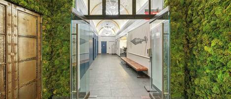 المنشأة من الداخل