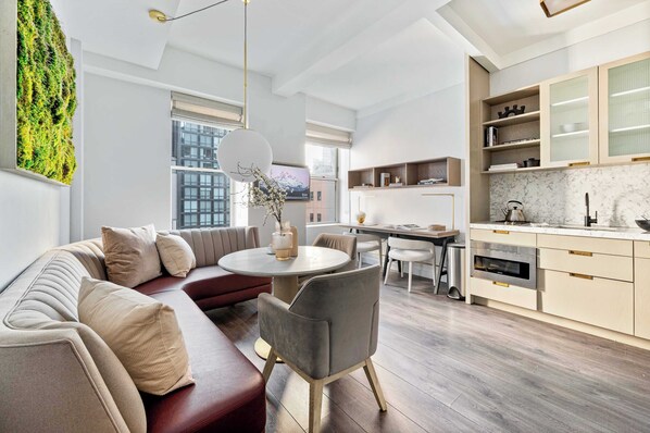 Televisión y oficina 