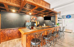 Bar (on property) - Barndominium! Pool, HotTub, Slide, Mini B-Ball Court/Nerf Arena, Theater, 2 Bars (Terre Haute)