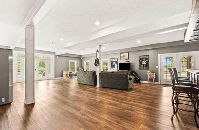 Barndominium! Pool, HotTub, Slide, Mini B-Ball Court/Nerf Arena, Theater, 2 Bars