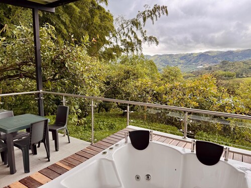 CABIN WITH JACUZZI AND POOL PEÑOL GUATAPE 