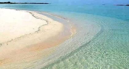 Treasure Cay Getaway with BOAT DOCK!
4 bedroom, pool, & bbq Cabana