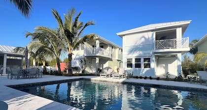 Treasure Cay Getaway with BOAT DOCK!
4 bedroom, pool, & bbq Cabana!