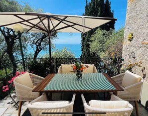Outdoor dining - Gorgeous Villa Zoagli (Zoagli)