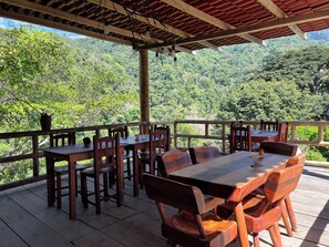 屋外ダイニングエリア