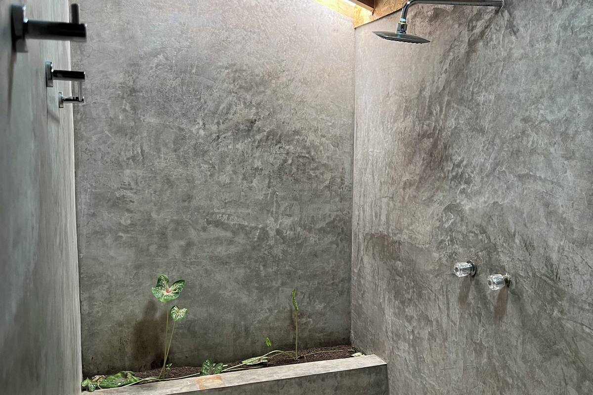 Comfort Room | Bathroom | Towels