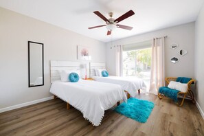 3 camere, una scrivania, ferro/asse da stiro, culla da viaggio