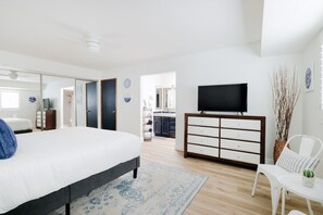 4 bedrooms, desk, iron/ironing board, travel cot