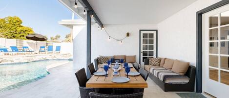 تناول الطعام بالخارج