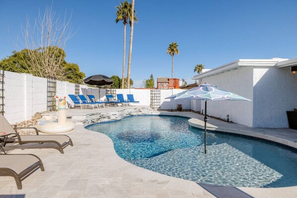 حمّام سباحة مُدفَّأ