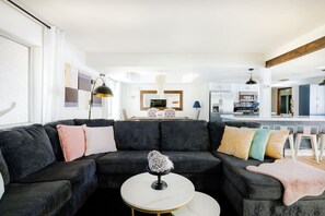 Fernseher, Tischtennisplatte