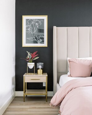 4 Schlafzimmer, Schreibtisch, Bügeleisen/Bügelbrett, Reisekinderbett