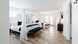 A modern bedroom with a four-poster bed, a bedside table, and a mirror. - Best OldTown Scottsdale Location|Heated Pool|Spa (Scottsdale)
