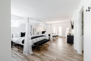 4 bedrooms, desk, iron/ironing board, travel cot