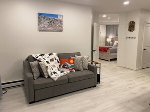1 bedroom, iron/ironing board, WiFi, bed sheets - White Mnt Condo: AC, Pool, Hot Tub and Views (Lincoln)