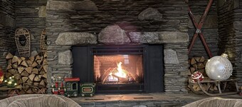 Loon Resort Condo: AC, Pool, Hot Tub and Views