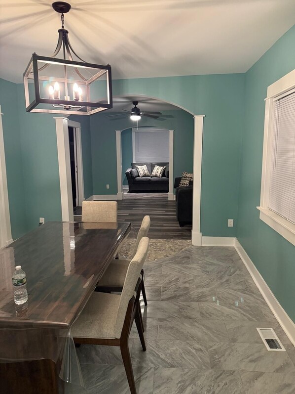 Dining - Brand New Lower In Buffalo (Buffalo)