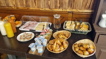 Petit déjeuner buffet servi tous les jours en supplément