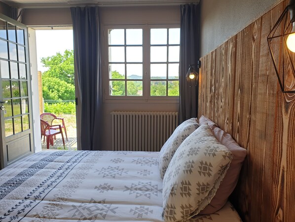 Habitación doble estándar, vista al jardín | Escritorio, espacio para trabajar con laptop y wifi gratis 