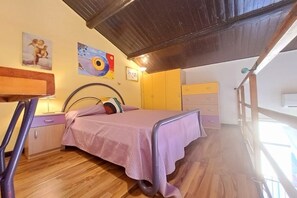 1 quarto, escrivaninha, Wi-Fi de cortesia, roupa de cama