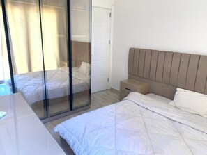 1 slaapkamer, een strijkplank/strijkijzer, wifi, beddengoed