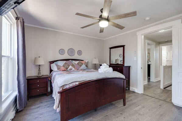 3 bedrooms, iron/ironing board, WiFi, bed sheets