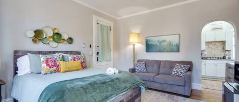 1 غرفة نوم ومكواة/لوح كي وواي فاي وملاءات أسرّة