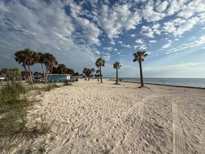 Liegestühle, Strandtücher