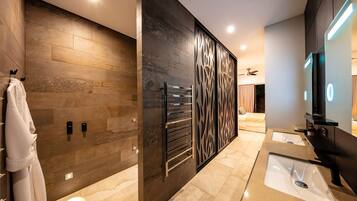 4 bedrooms, free WiFi