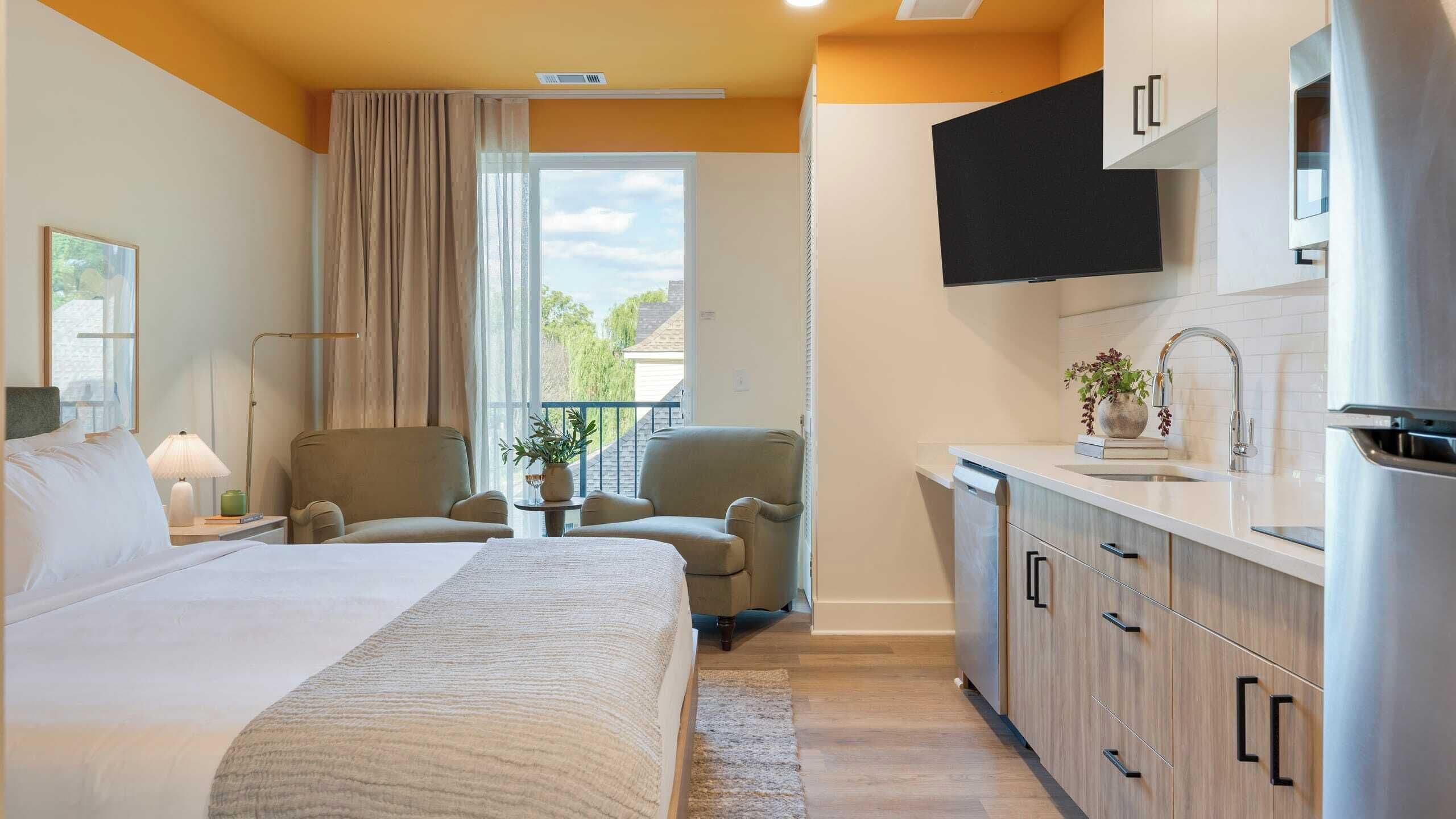 Deluxe King w/ Balcony | Premium bedding, laptop workspace, blackout drapes, soundproofing