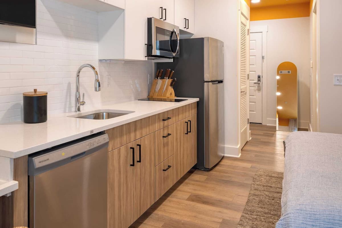 Apartamento (1 Bedroom) | Cozinha privada | Geladeira grande, micro-ondas, fogão