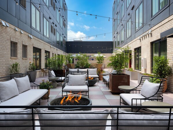 Courtyard - The Gilmore, an AvantStay Hotel (Nashville)