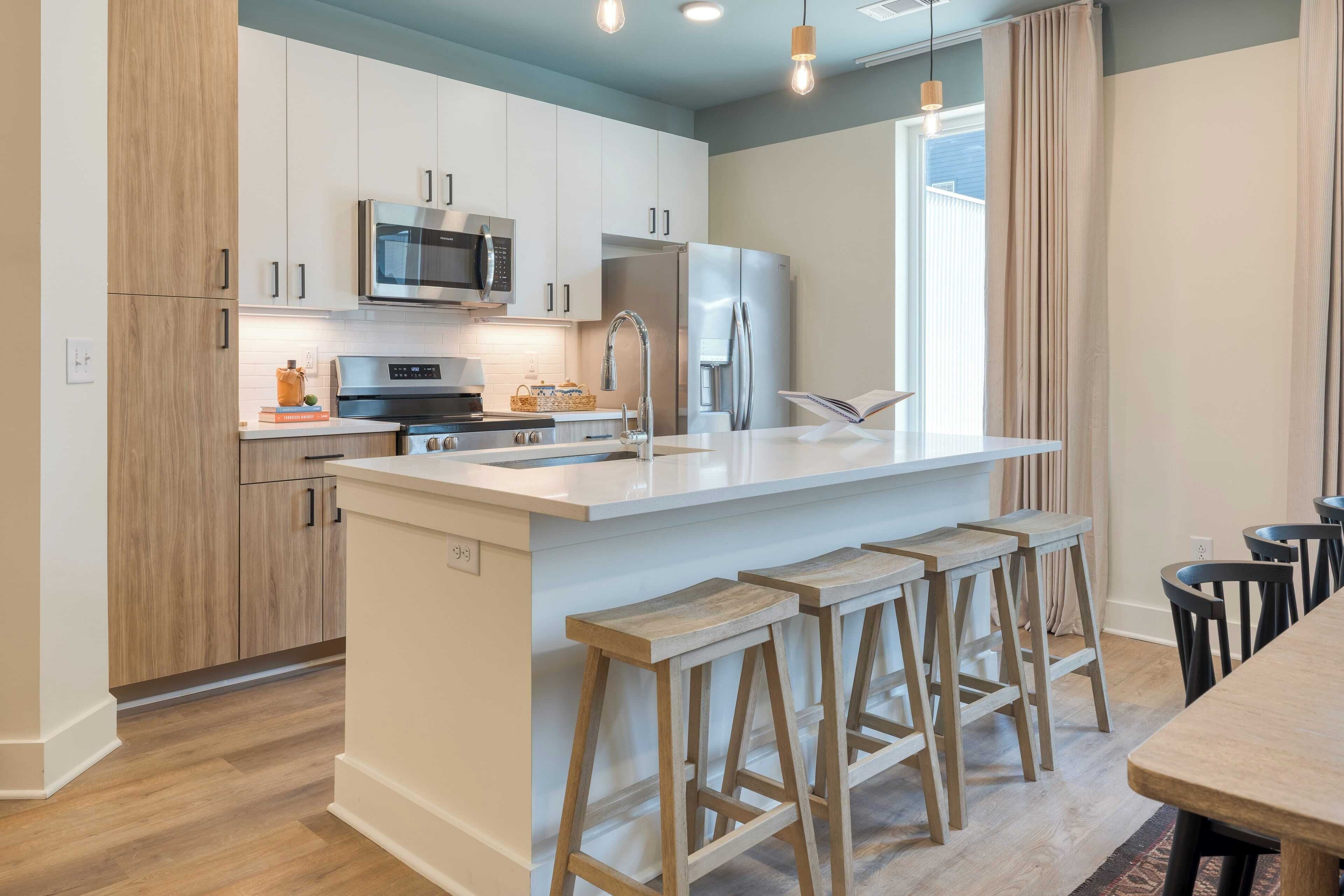 Suite, 3 Bedrooms | Private kitchen | Full-size fridge, microwave, oven