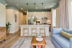 Apartment (4 Bedrooms) | Private kitchen | Full-sized fridge, microwave, oven